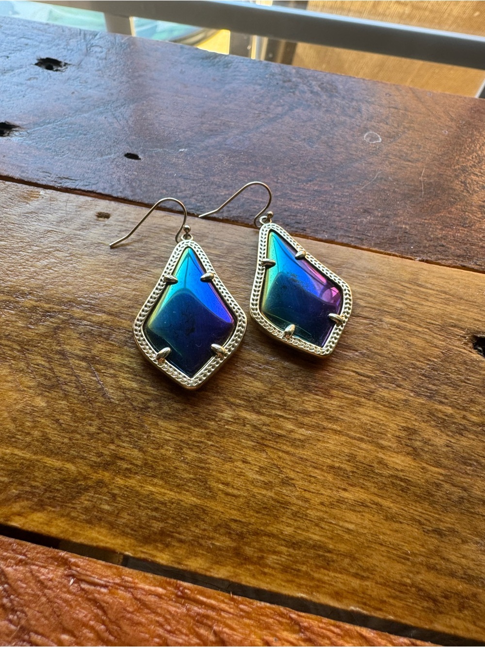 Kendra Scott Alex Gold Tone Iridescent Abalone Shell Drop Earrings - Picture 3 of 3